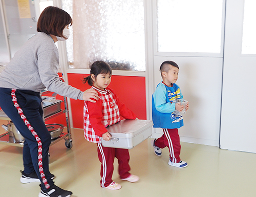 保育園 幼稚園給食