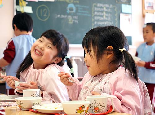 保育園 幼稚園給食